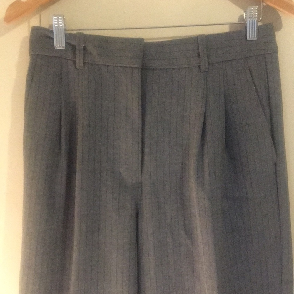 Aritzia Effortless pant Gray Pinstripe size 8 cropped